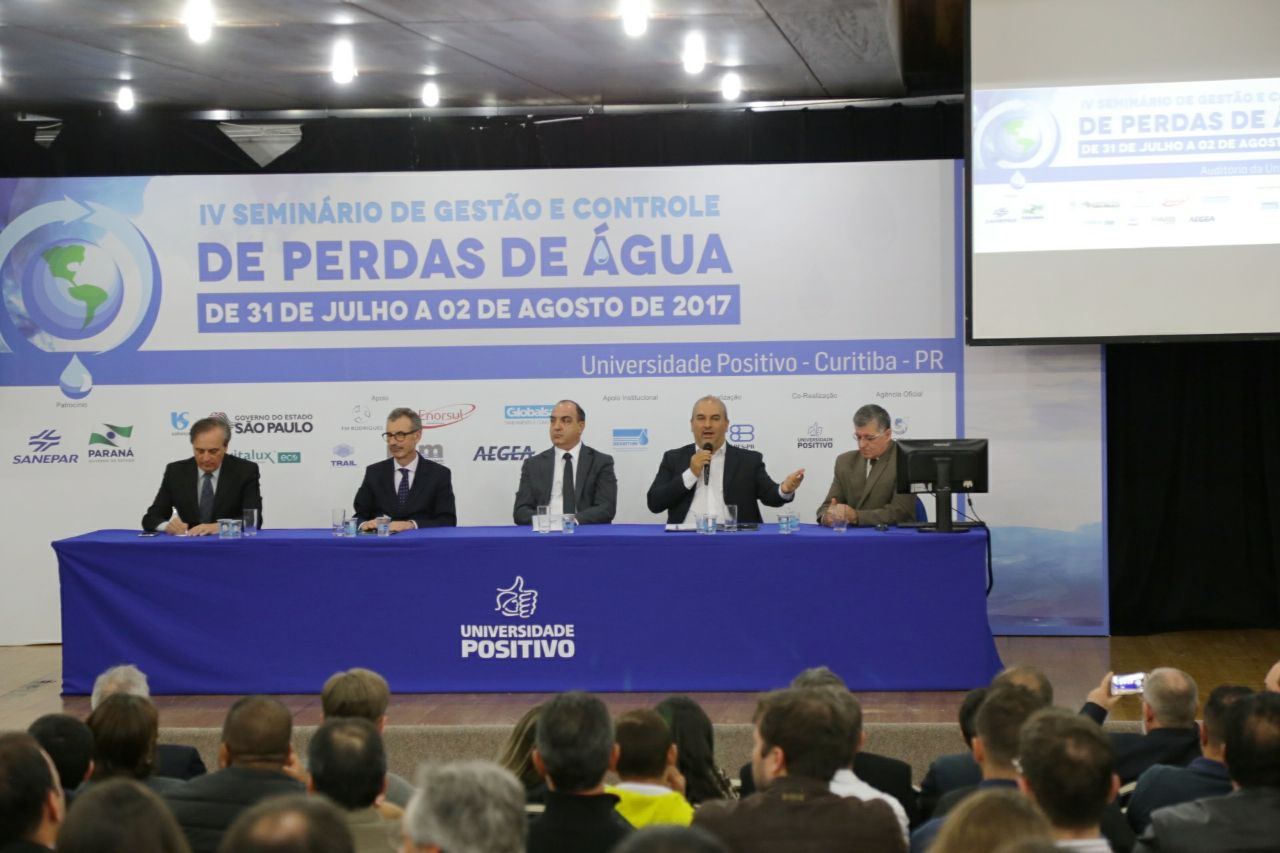 IV Seminário de Gestão e Controle de Perdas de Água: presidente da Sanepar  ministra palestra magna na abertura do evento - ABES